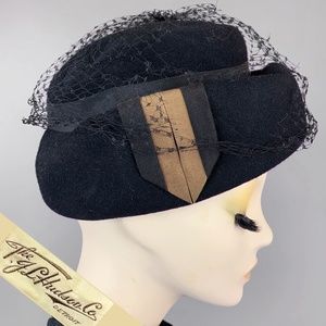 Vintage 1920s Fur Felt Cloche Hat w/ Netting